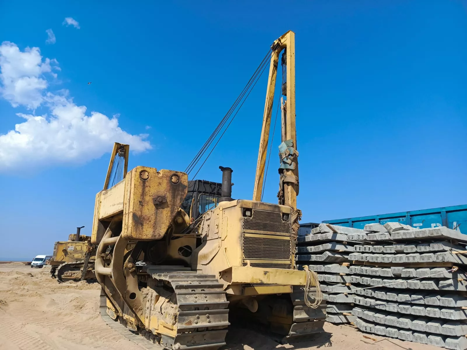 Трубоукладчик Komatsu D355C