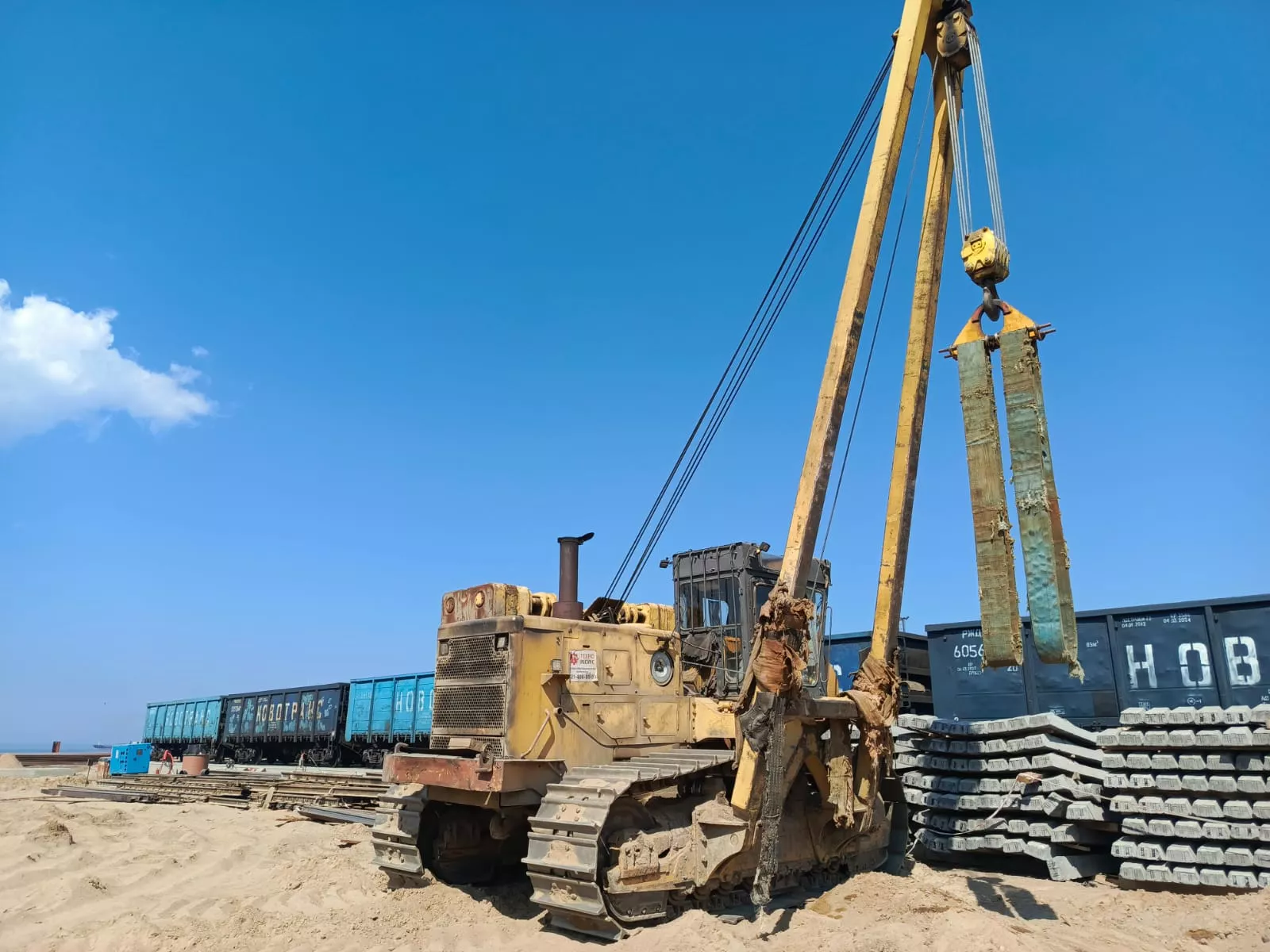 Трубоукладчик Komatsu D355C