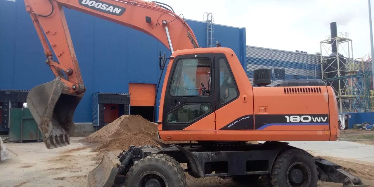 Аренда колесного экскаватора Doosan 180