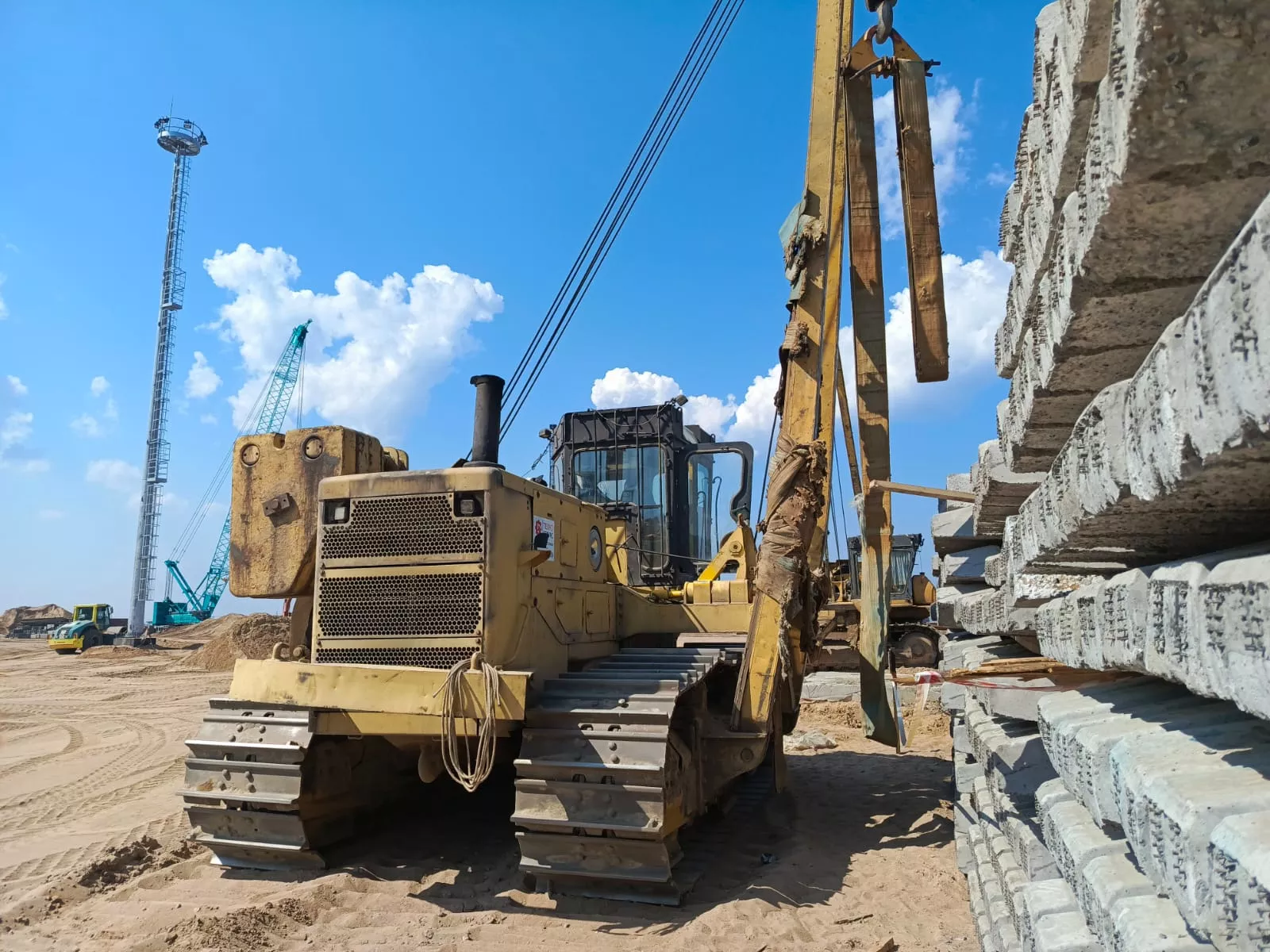 Трубоукладчик Komatsu D355C