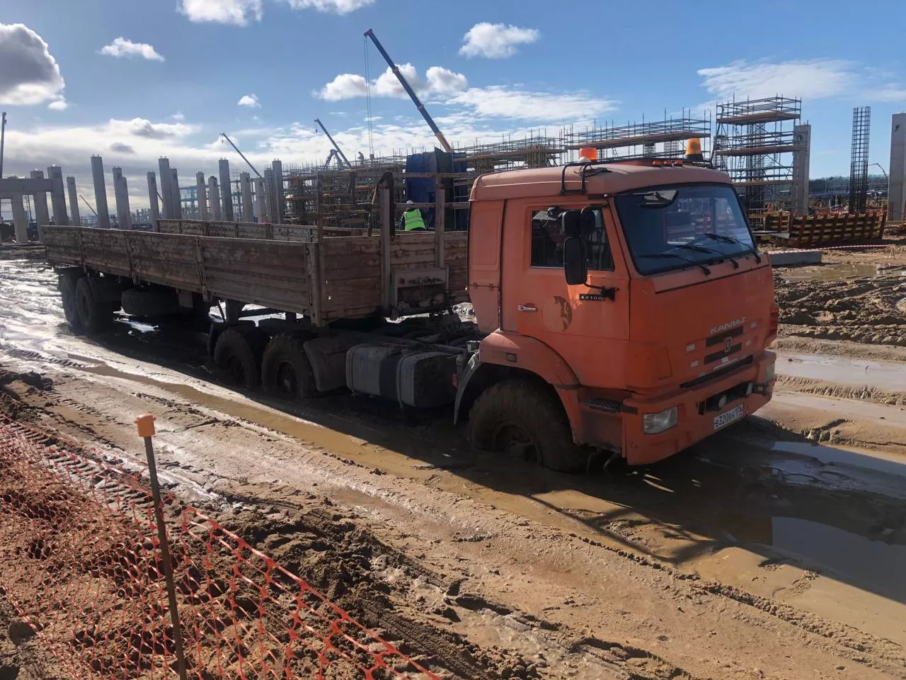 Аренда полноприводной шаланды 20м