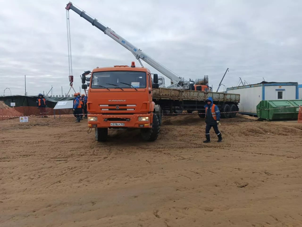 Аренда полноприводной шаланды 20м